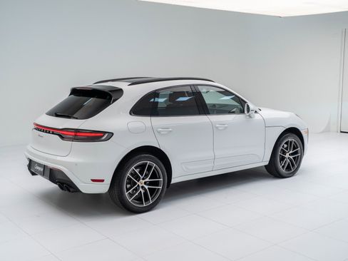 Certified 2026 Porsche Macan AWD/4WD image 9