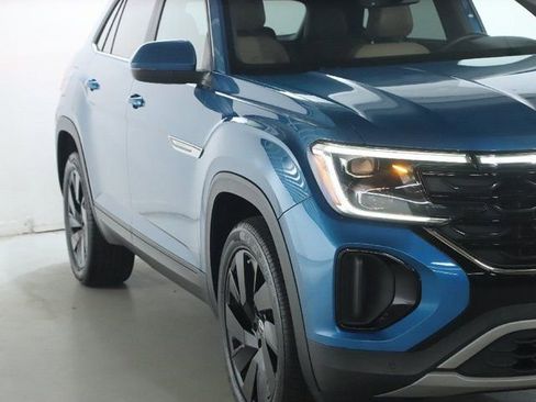 Used 2024 Volkswagen Atlas Cross Sport SE w/ Black Wheel Package FWD image 8