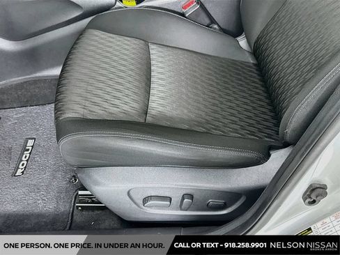 Used 2019 Nissan Rogue SV FWD image 18