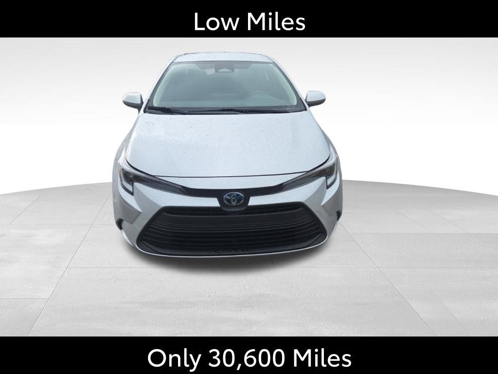 Used 2023 Toyota Corolla LE FWD image 2