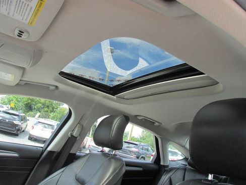 Used 2016 Ford Fusion Titanium FWD image 10