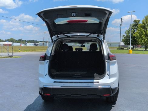 Used 2025 Nissan Rogue Platinum w/ Platinum Premium Package AWD/4WD image 32