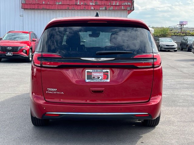 Used 2025 Chrysler Pacifica Select FWD image 11