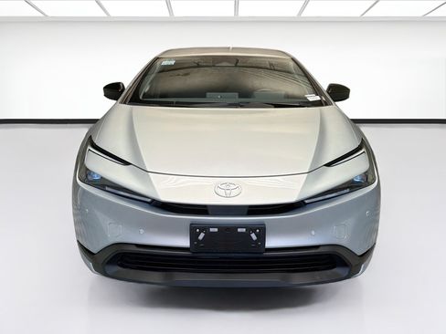 Used 2023 Toyota Prius LE FWD image 2