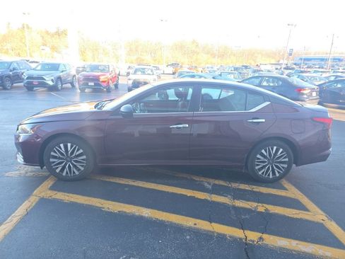 Used 2024 Nissan Altima 2.5 SV image 7