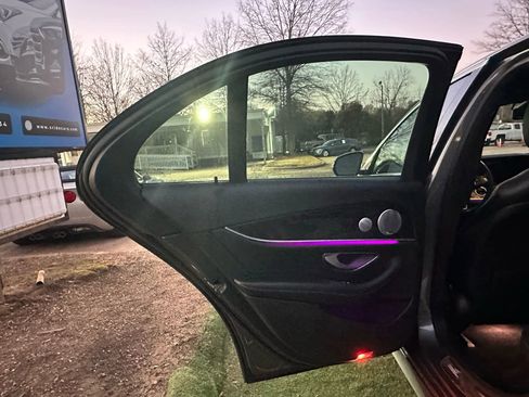 Used 2017 Mercedes-Benz E 300 4MATIC image 15