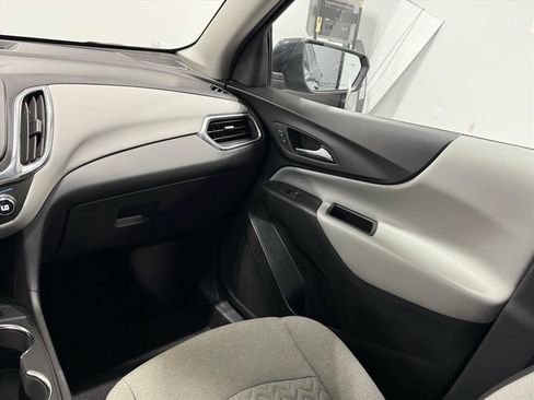Used 2022 Chevrolet Equinox LT w/ Driver Convenience Package image 12