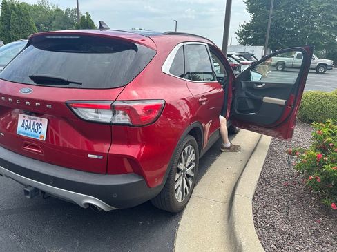 Used 2020 Ford Escape Titanium w/ Titanium Premium Package 2.0 AWD/4WD image 6