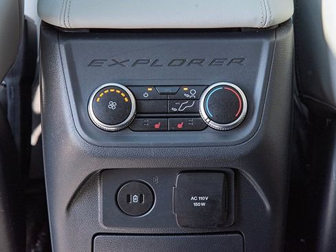 Used 2025 Ford Explorer Platinum w/ LUX Leather Package AWD/4WD image 29