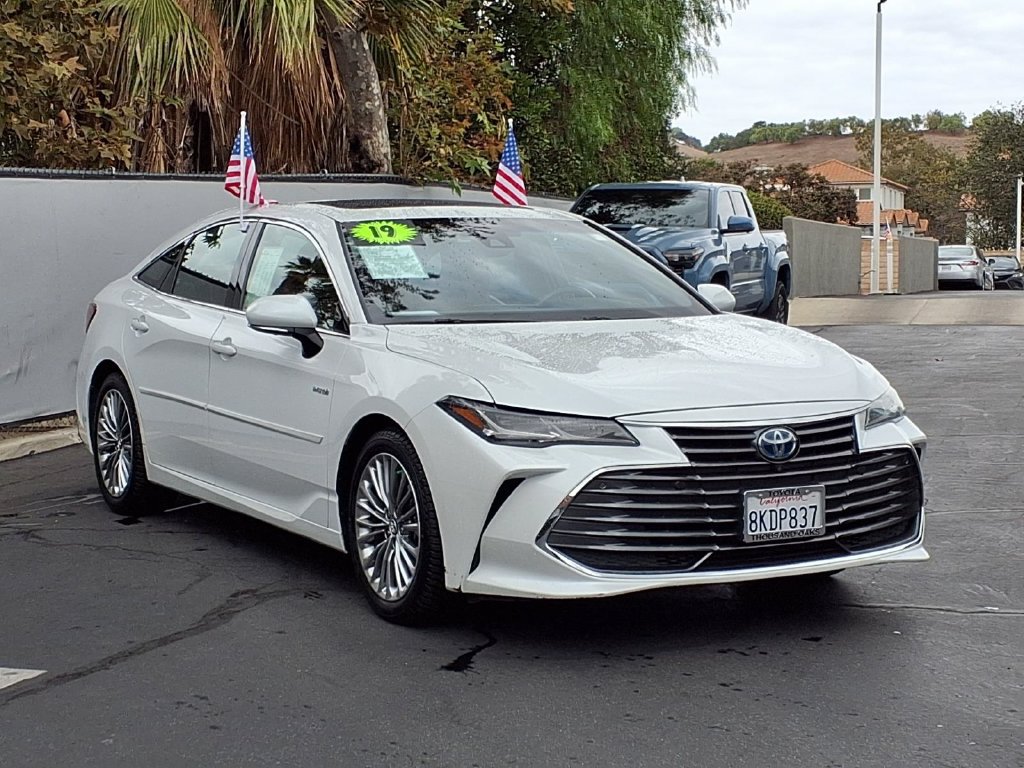 Certified 2019 Toyota Avalon Limited w/ Advanced Safety Package FWD image 3
