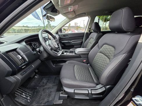 Used 2024 Nissan Pathfinder S image 15