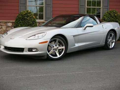 Used 2007 Chevrolet Corvette Coupe w/ Preferred Equipment Group RWD image 1