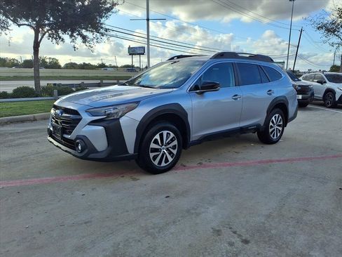 Used 2025 Subaru Outback Premium image 23