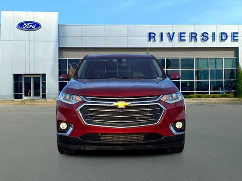 Used 2020 Chevrolet Traverse LT image 2
