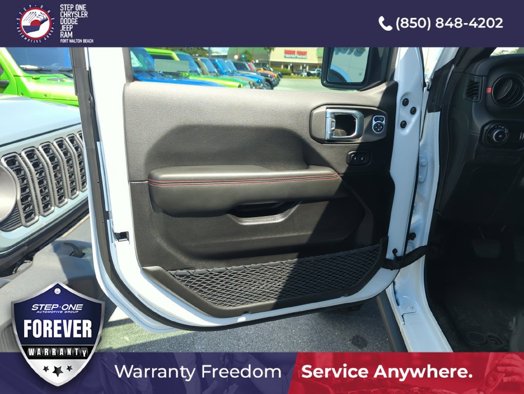 Used 2025 Jeep Wrangler Unlimited Rubicon AWD/4WD image 17