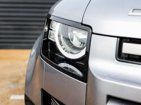 Used 2021 Land Rover Defender 90 X-Dynamic S image 13