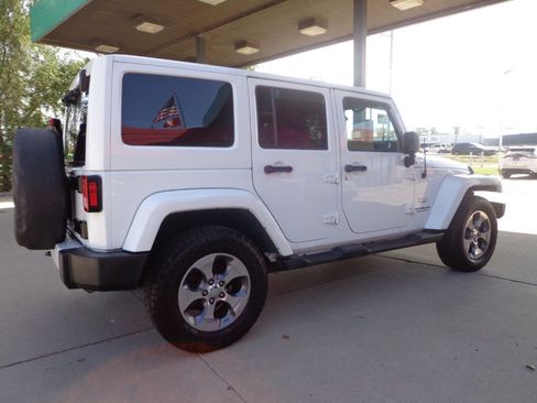 Used 2016 Jeep Wrangler Unlimited Sahara w/ Connectivity Group AWD/4WD image 4