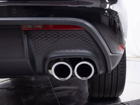 Certified 2025 Porsche Macan AWD/4WD image 20