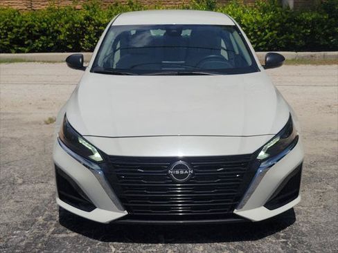 Used 2024 Nissan Altima 2.5 SV FWD image 2