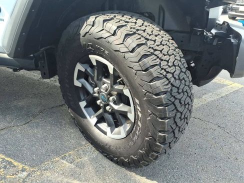 Used 2025 Jeep Wrangler Unlimited Rubicon 4xe w/ Convenience Group AWD/4WD image 27