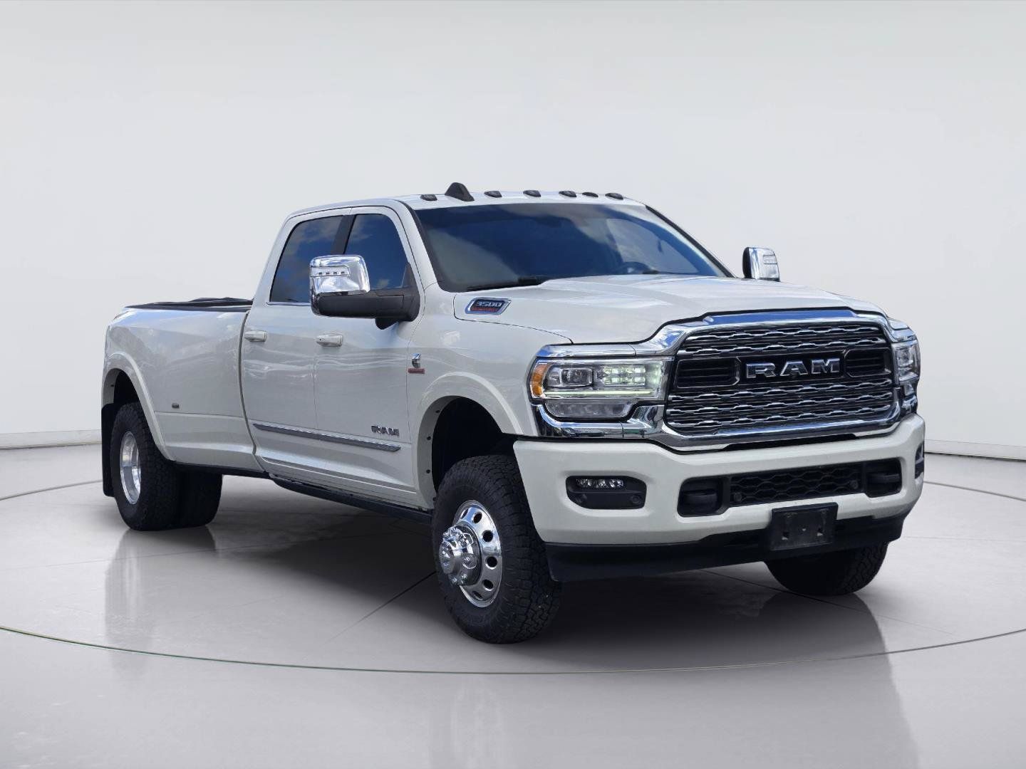 Used 2024 RAM 3500 Limited AWD/4WD image 3