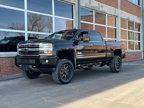 Used 2018 Chevrolet Silverado 2500 High Country w/ Duramax Plus Package image 34