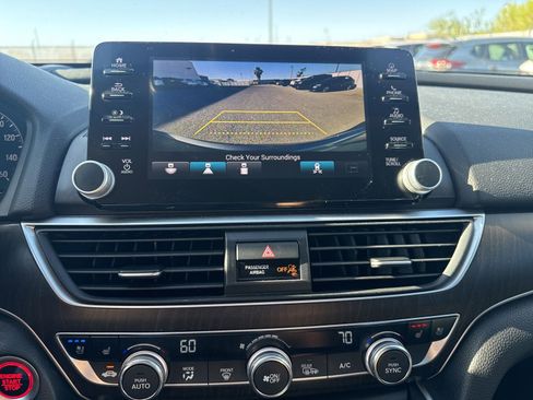 Used 2018 Honda Accord Touring image 9