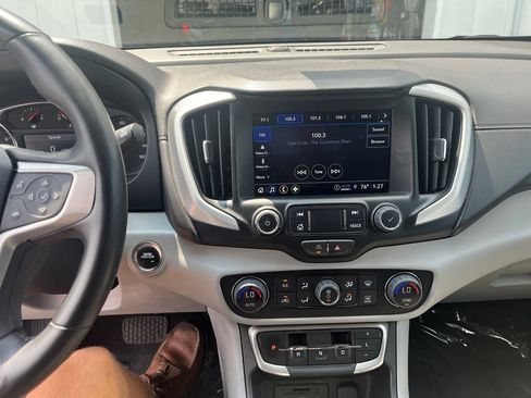 Used 2024 GMC Terrain SLT FWD image 18