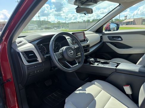 Used 2024 Nissan Rogue SV w/ SV Premium Package FWD image 12
