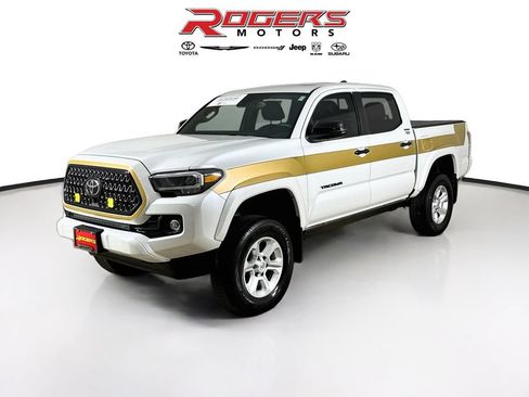Certified 2021 Toyota Tacoma Limited w/ Nightshade Package AWD/4WD image 8