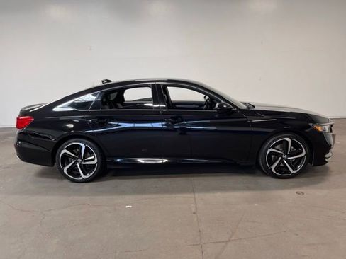 Used 2018 Honda Accord Sport image 2