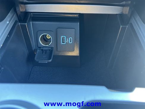 Used 2021 Ford Explorer XLT w/ Equipment Group 202A image 10