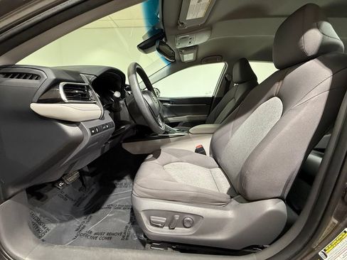 Used 2018 Toyota Camry LE w/ Convenience Package FWD image 12