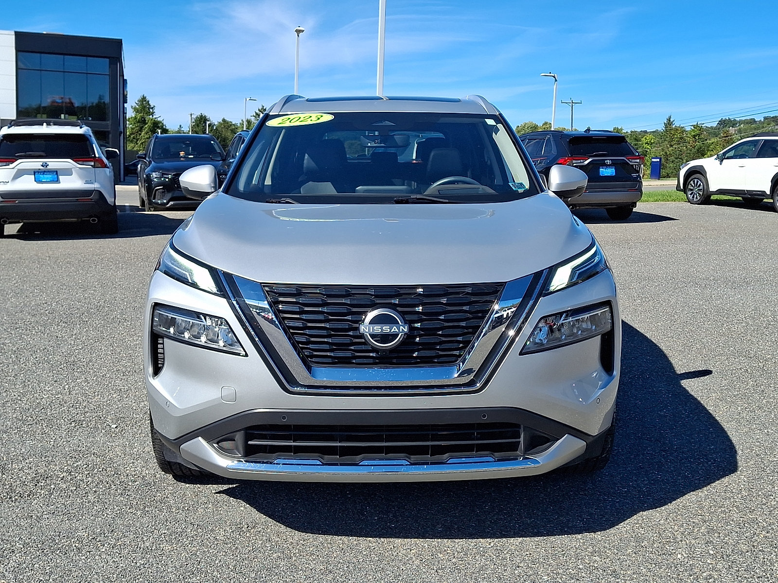 Used 2023 Nissan Rogue Platinum w/ Platinum Premium Package AWD/4WD image 2