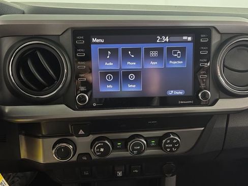 Used 2020 Toyota Tacoma SR5 AWD/4WD image 16