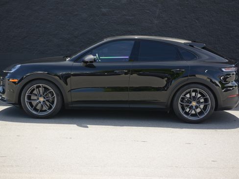 Certified 2024 Porsche Cayenne Turbo GT AWD/4WD image 2