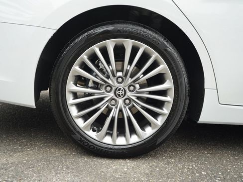 Used 2022 Toyota Avalon Limited w/ Advanced Safety Package FWD image 39