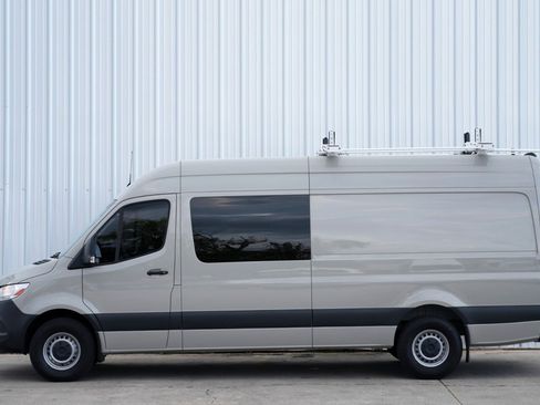 Used 2023 Mercedes-Benz Sprinter 2500 image 42