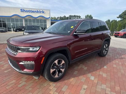 Used 2024 Jeep Grand Cherokee Limited 4xe AWD/4WD image 4