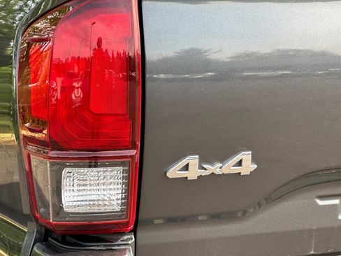 Used 2022 Toyota Tacoma SR AWD/4WD image 25