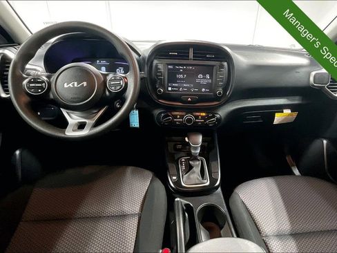 Used 2025 Kia Soul LX w/ LX Technology Package FWD image 18