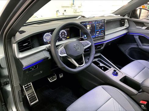 New 2026 Volkswagen Tiguan SE R-Line AWD/4WD image 6