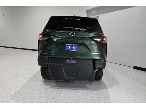 New 2026 Toyota Sienna LE image 7