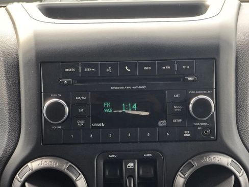 Used 2018 Jeep Wrangler Unlimited Sport S image 13