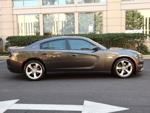 Used 2018 Dodge Charger R/T image 8