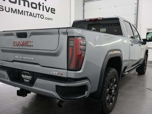 Used 2025 GMC Sierra 2500 AT4 w/ AT4 Premium Plus Package AWD/4WD image 4