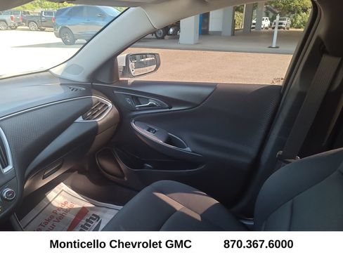 Used 2025 Chevrolet Malibu RS FWD image 25