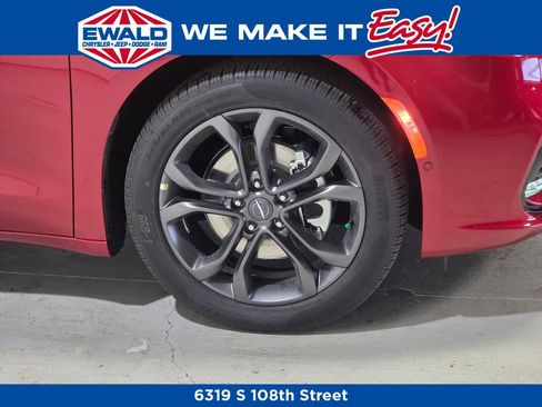 New 2026 Chrysler Pacifica Select image 14