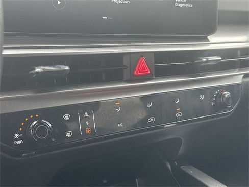 Used 2025 Kia Sorento LX image 18