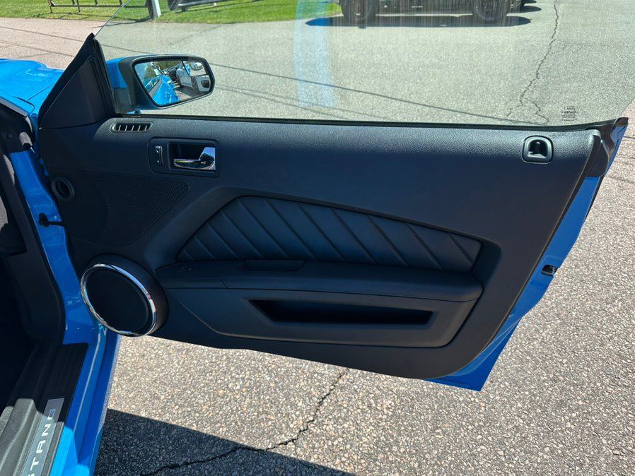 Used 2013 Ford Mustang GT Premium w/ Security Pkg RWD image 10